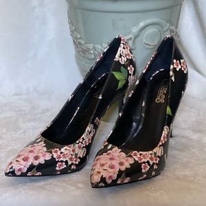 Carlos Santana floral pumps